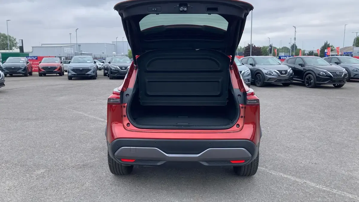 Used Nissan Qashqai Tekna 190 HP (139 kW) 2023 Red SUV