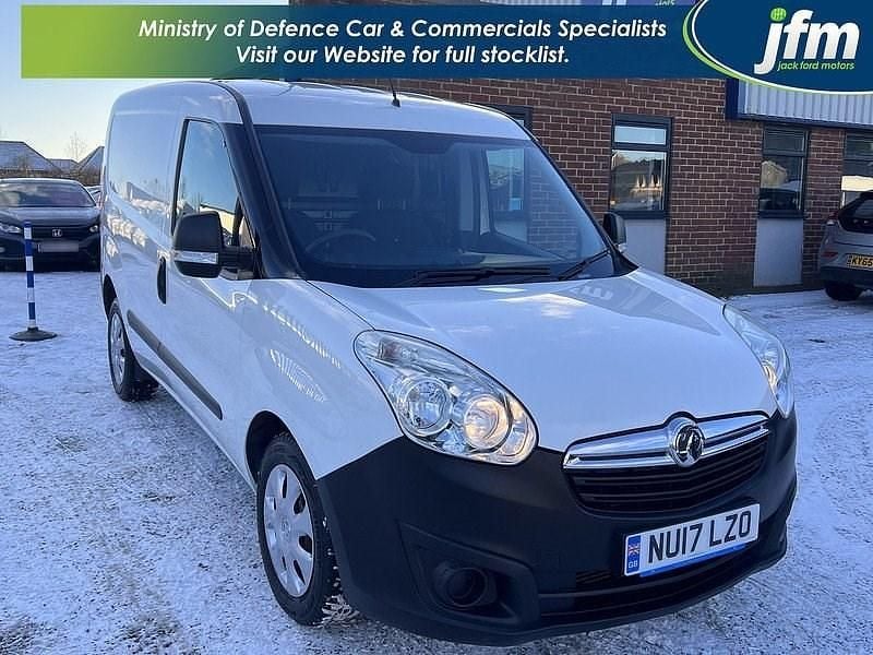 White Used 2017 Vauxhall Combo Van | £4,500 (Fair price) - Image 1/4