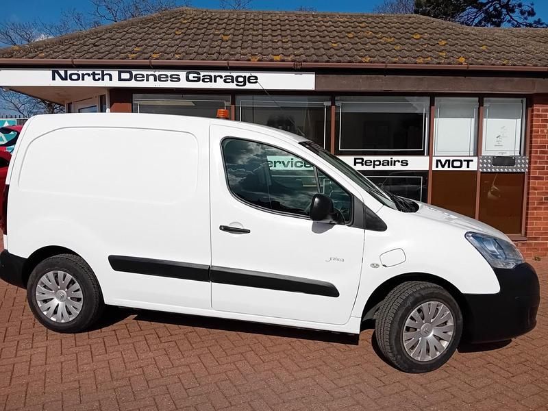 Used Citroën Berlingo 49 kW (67 HP) 2018 White MPV
