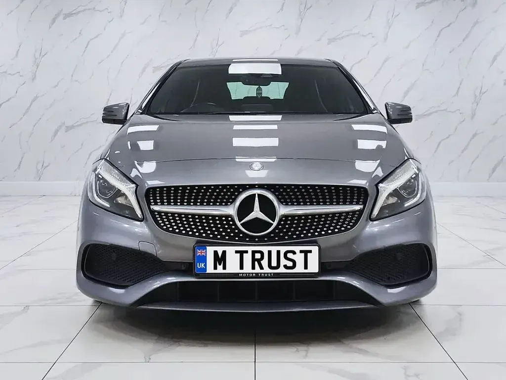 Usado Mercedes A220 AMG Line Premium 177 HP (130 kW) 2016 Cinzento Citadino