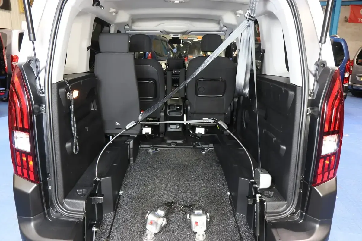 Used Peugeot Rifter Allure Premium 131 HP (96 kW) 2022 Grey MPV