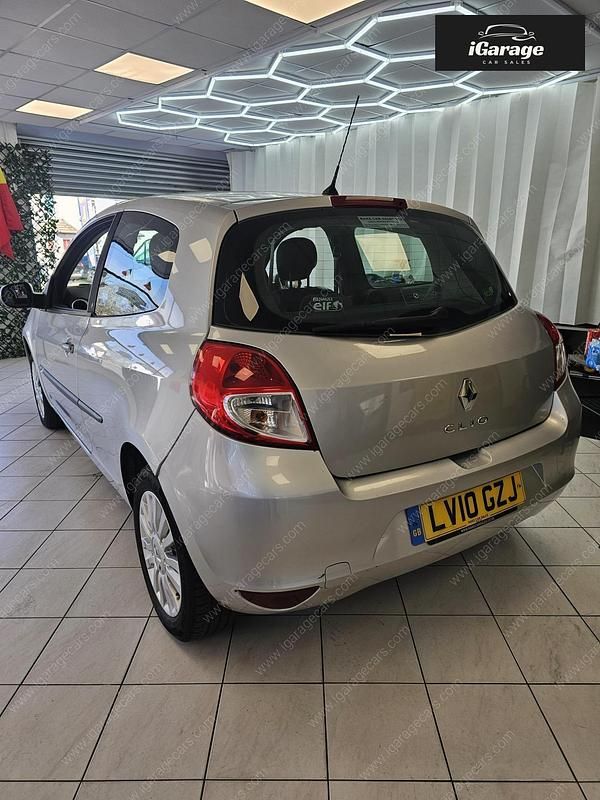 Used Renault Clio II 75 HP (55 kW) 2010 Silver Hatchback