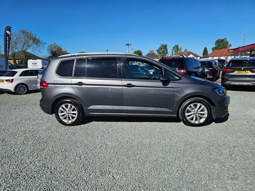 Used VW Touran Family 115 HP (84 kW) 2018 Grey MPV
