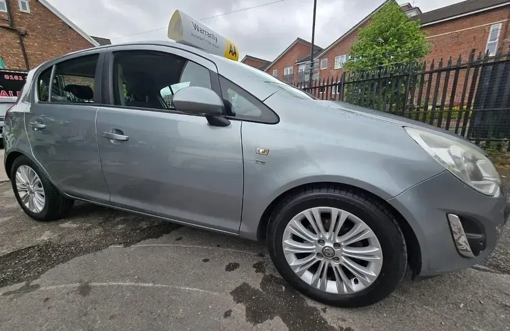 Begagnad Vauxhall Corsa S 85 HK (62 kW) 2013 Silver Halvkombi