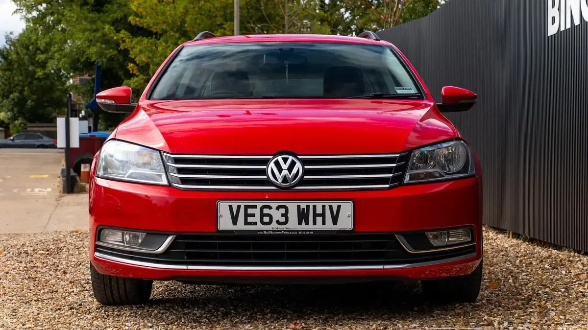 Used VW Passat Executive 105 HP (77 kW) 2014 Red Estate