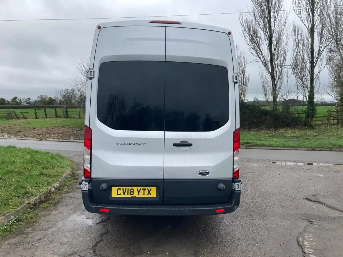 Usado Ford Transit Trend 125 HP (91 kW) 2018 Prateado
