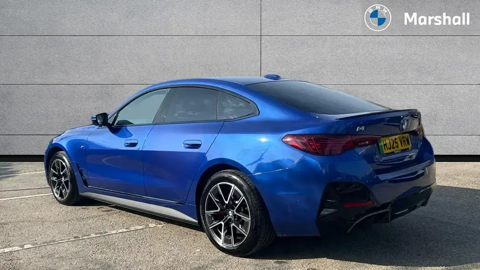 Usado BMW i4 M Sport 250 kW (340 CV) 2025 Azul Berlina