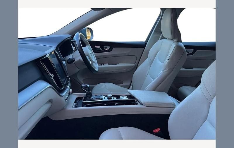 Usado Volvo XC60 Momentum 250 CV (183 kW) 2019 Gris SUV