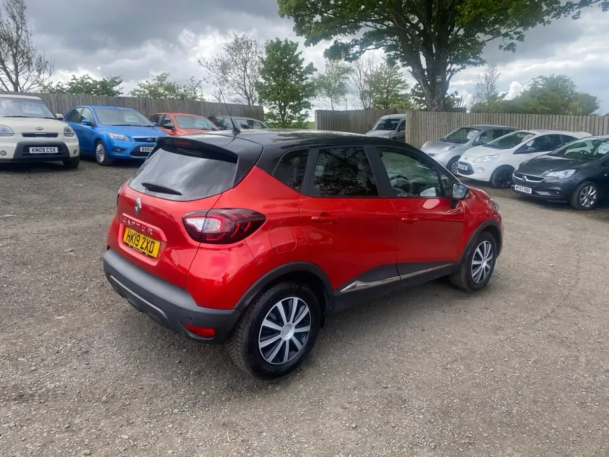 Begagnad Renault Captur Iconic 2019 Röd SUV