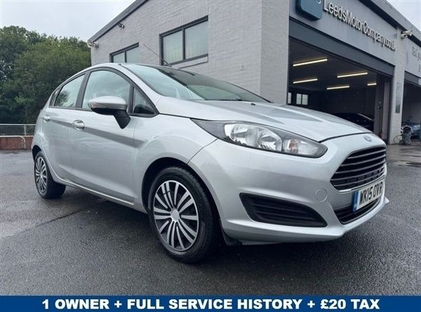 Silver Used 2015 Ford Fiesta Style Hatchback | £5,994 (Fair price) - Image 1/1