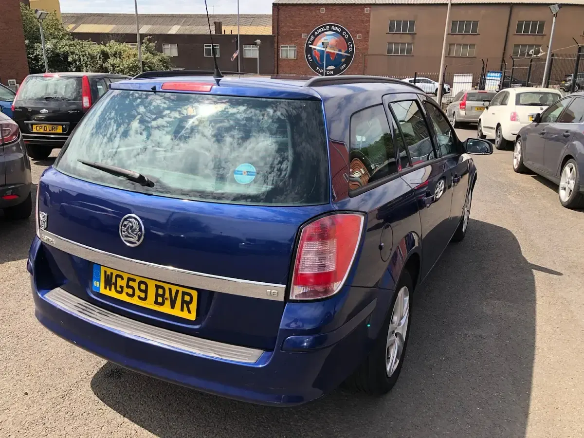 Used Vauxhall Astra Club 138 HP (101 kW) 2009 Blue metallic Estate
