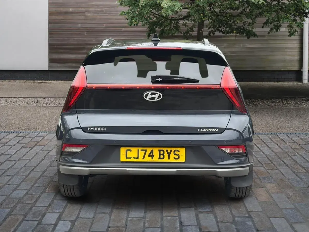 Używany Hyundai Bayon Premium 100 KM (73 kW) 2025 Szary SUV