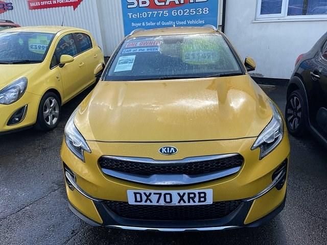Usado Kia XCeed 118 HP (86 kW) 2020 Amarelo SUV