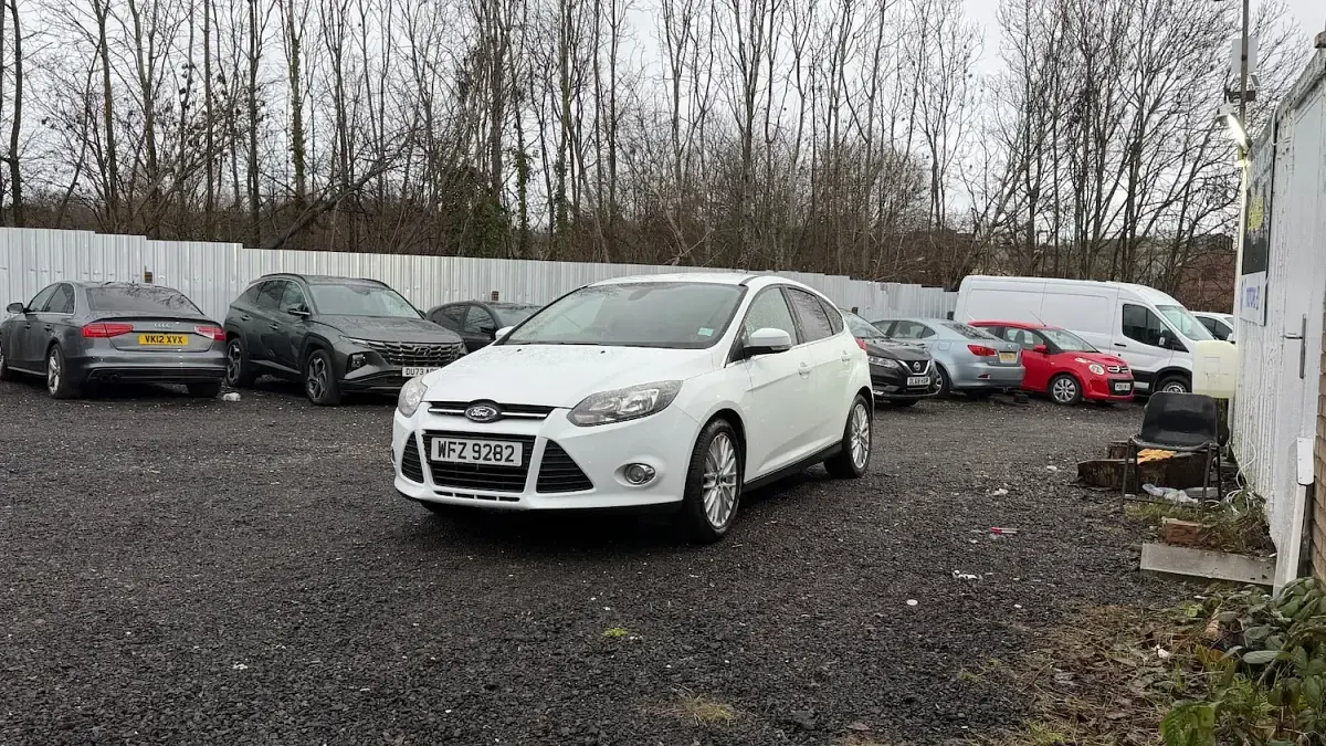 Used Ford Focus Zetec 2013 White Hatchback