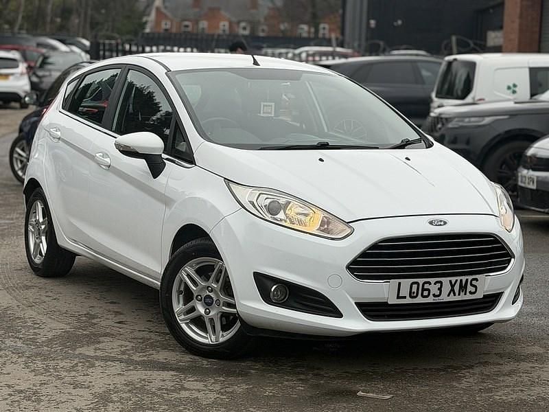 Used Ford Fiesta Zetec 100 HP (73 kW) 2014 White Hatchback