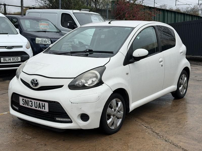 Used Toyota Aygo 2013 White Hatchback