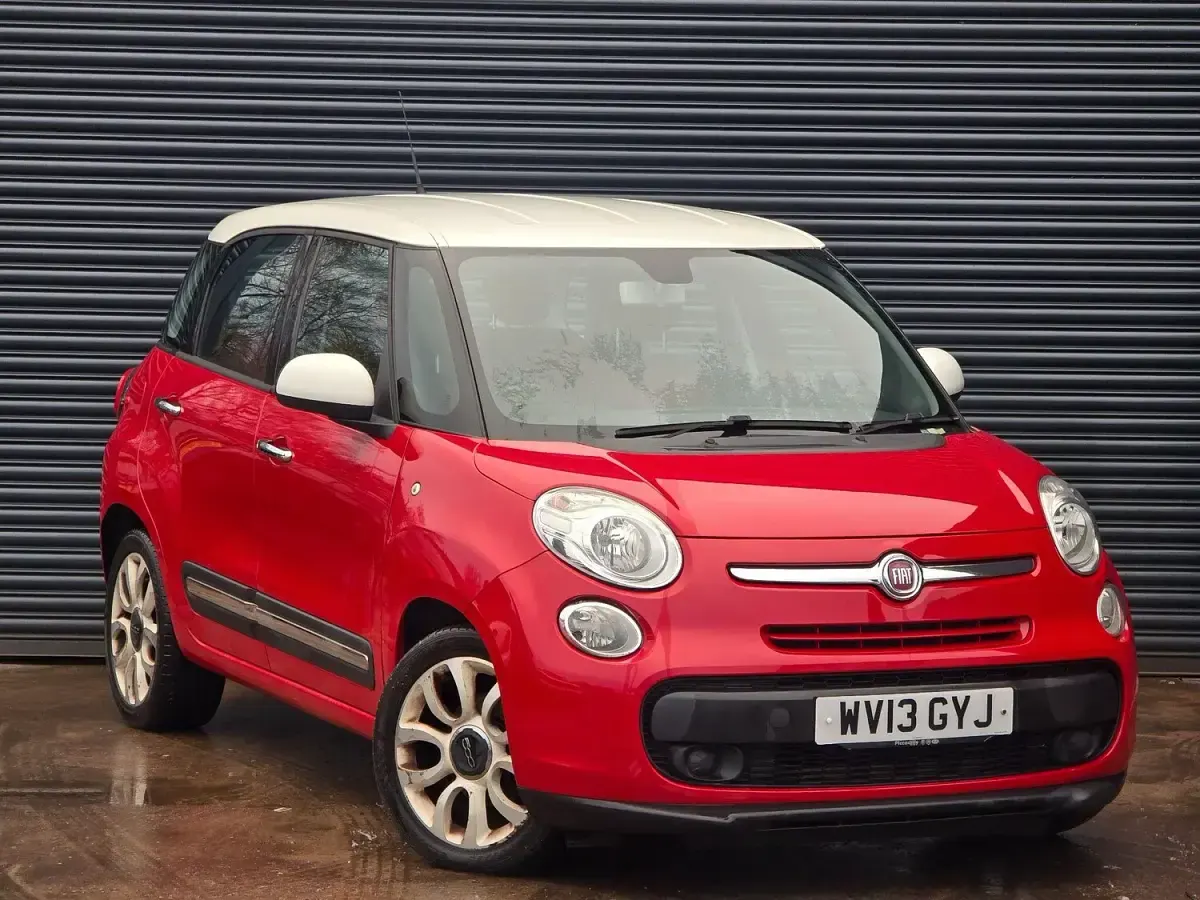 Used Fiat 500L Pop Star 85 HP (62 kW) 2013 White/red MPV