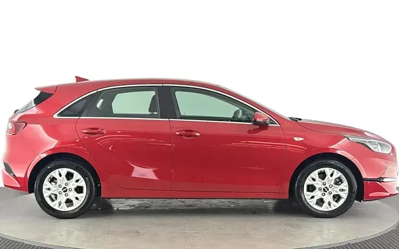 Used Kia Ceed 160 HP (117 kW) 2023 Red Hatchback