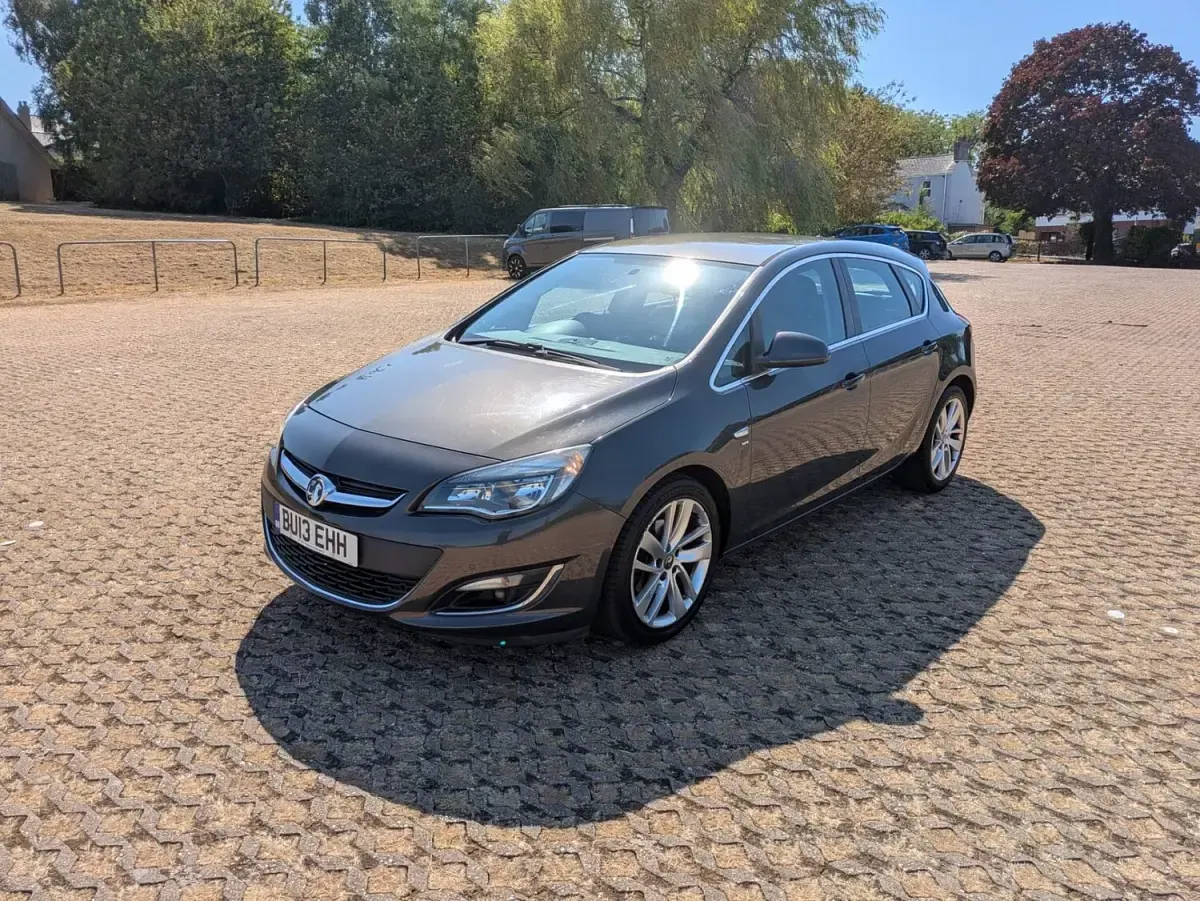 Used Vauxhall Astra SRi 130 HP (95 kW) 2013 Grey Hatchback
