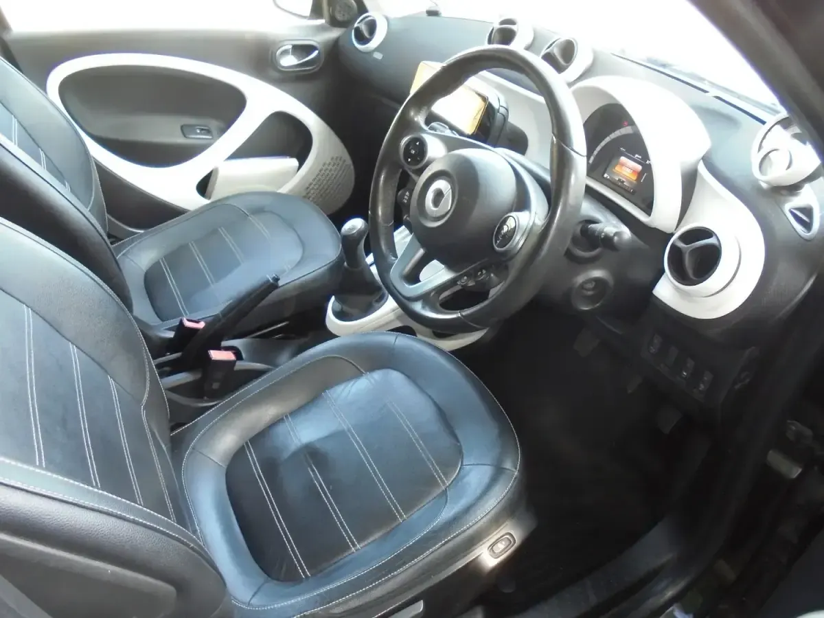 Used Smart ForFour Premium 71 HP (52 kW) 2015 Black Hatchback