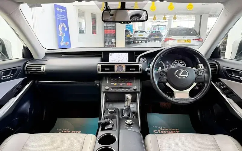 Used Lexus IS300h Executive Line 223 HP (164 kW) 2015 Silver Sedan