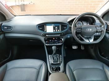 Used Hyundai Ioniq Premium SE 141 HP (103 kW) 2019 White Hatchback