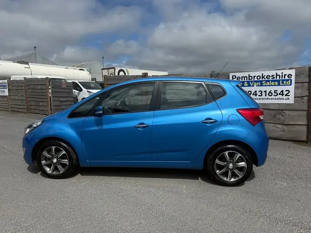 Used Hyundai ix20 SE 90 HP (66 kW) 2017 Blue Hatchback