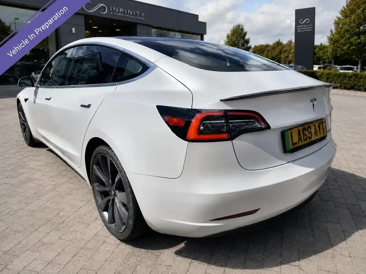 Used Tesla Model 3 Performance 82 kW (112 HP) 2019 White Sedan