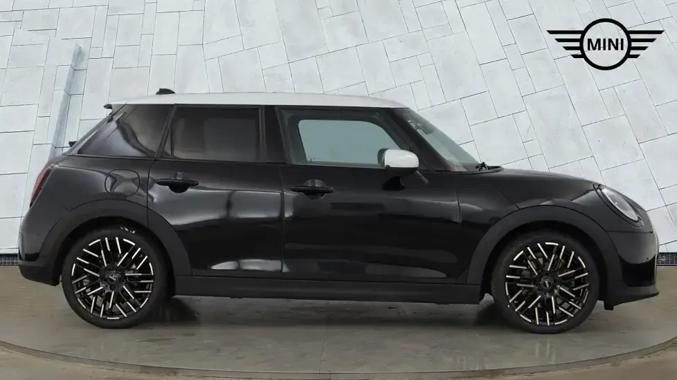 Used Mini Cooper Hatch 113 kW (154 HP) 2025 Black Hatchback