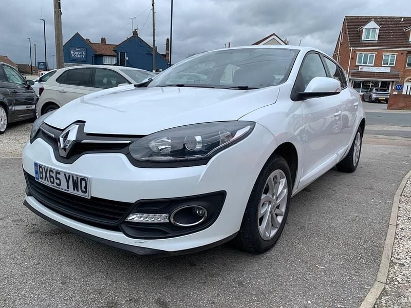Used Renault Mégane IV Expression+ 110 HP (80 kW) 2016 White Hatchback