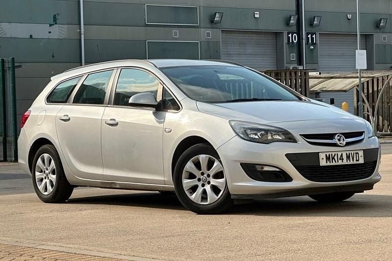 Used Vauxhall Astra Design Edition 2014 Silver Estate