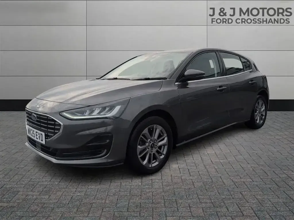 Usado Ford Focus Titanium 125 CV (91 kW) 2025 Gris Utilitario