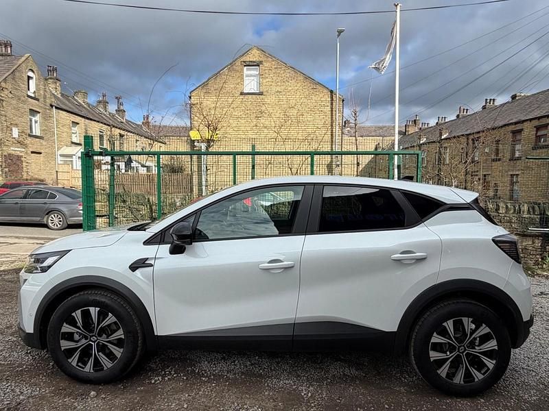 New Renault Captur Evolution 2025 White SUV