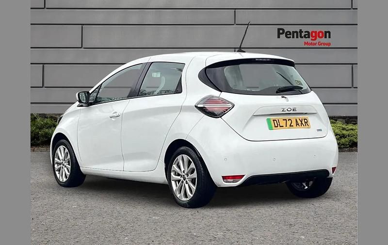 Used Renault Zoe SE 80 kW (109 HP) 2022 White Hatchback