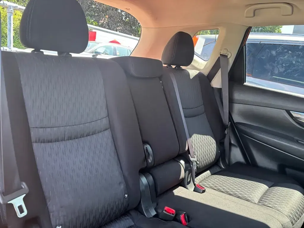 Used Nissan X-Trail Acenta 130 HP (95 kW) 2018 Orange SUV