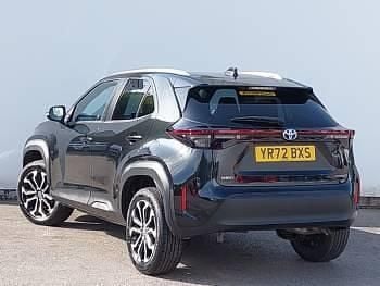 Used Toyota Yaris Hybrid Design 116 HP (85 kW) 2022 Black Estate