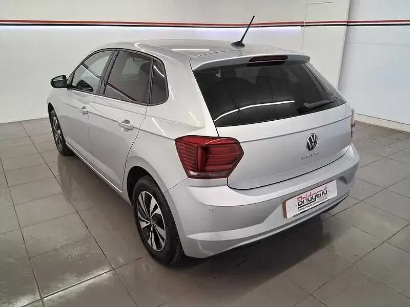 Używany VW Polo Match 95 KM (69 kW) 2021 Srebrny Hatchback