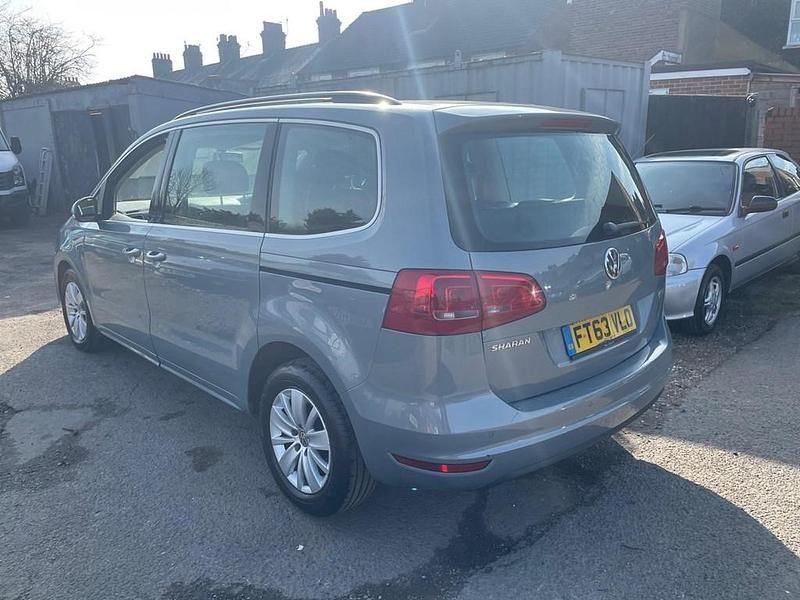 Usado VW Sharan SE 140 HP (102 kW) 2014 Cinzento Monovolume