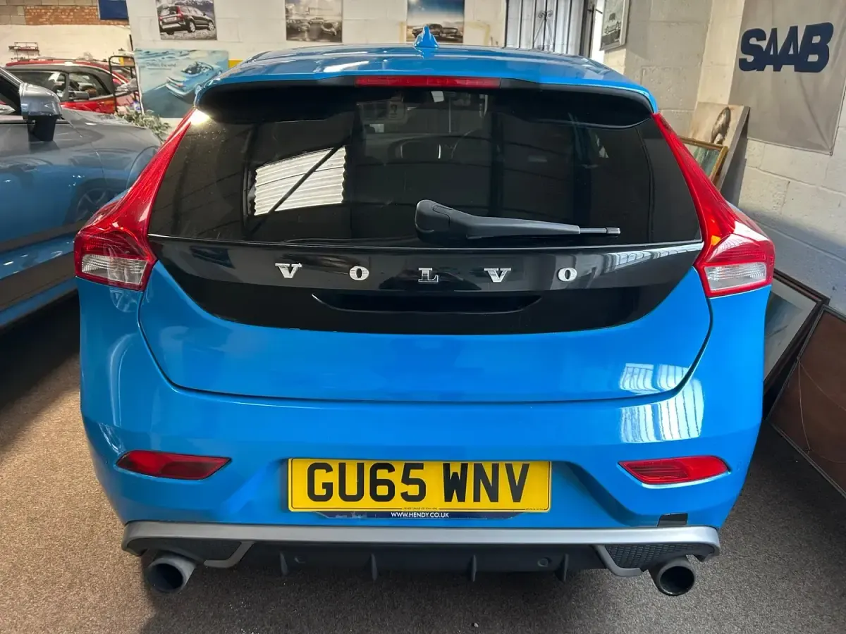 Used Volvo V40 R-Design 115 HP (84 kW) 2015 Blue Hatchback