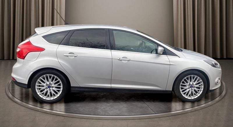 Used Ford Focus Zetec 115 HP (84 kW) 2014 Silver Hatchback