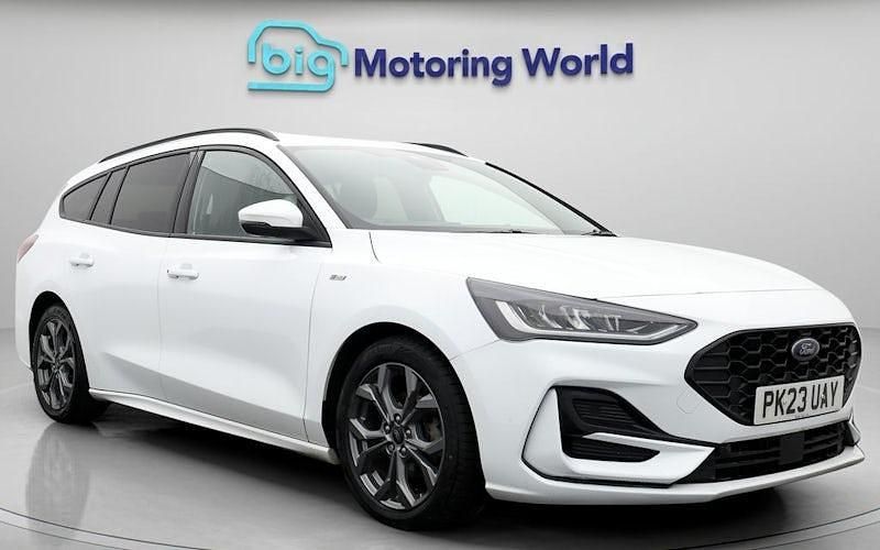 White Used 2023 Ford Focus ST-Line Estate | £10,400 (Good price) - Image 1/4