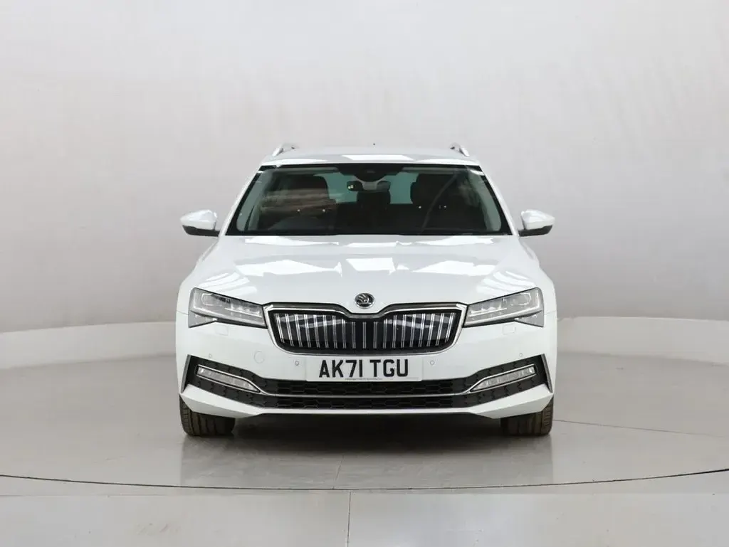 Used Skoda Superb SE L 218 HP (160 kW) 2021 White Estate