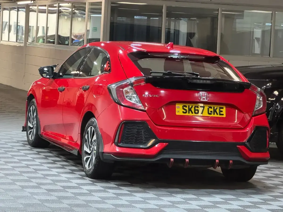 Used Honda Civic SE 2017 Red Hatchback