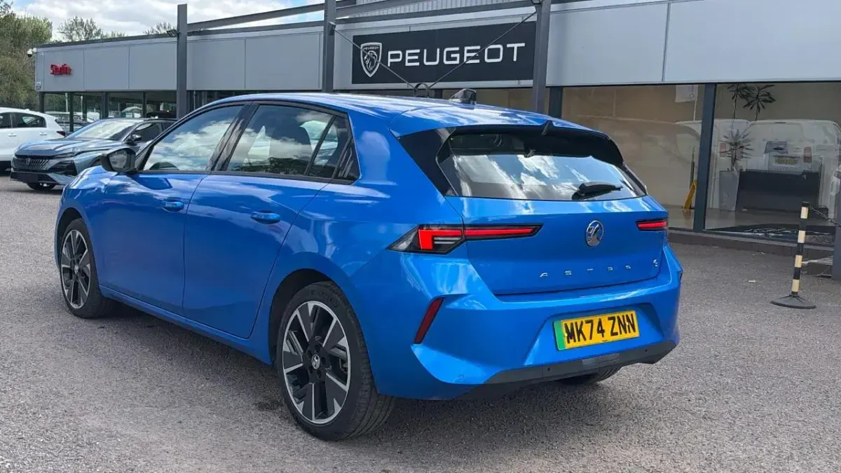 Used Vauxhall Astra Design Edition 113 kW (154 HP) 2024 Blue Hatchback