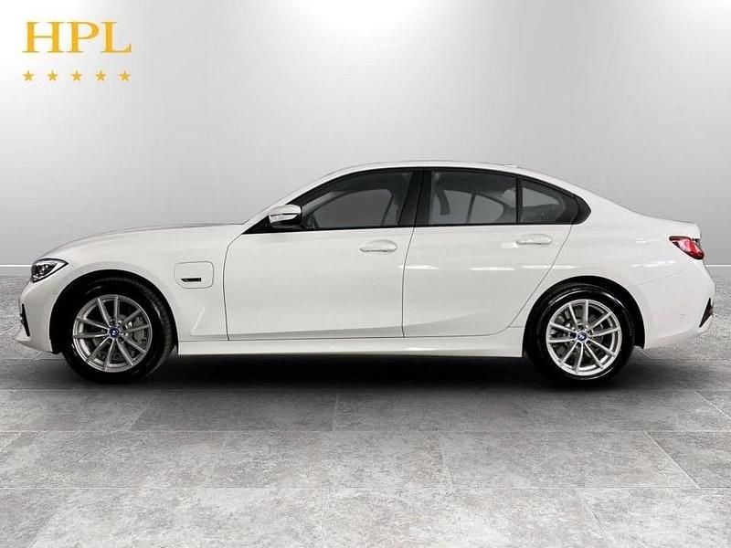 Begagnad BMW 330e Comfort Edition 288 HK (211 kW) 2022 Vit Sedan