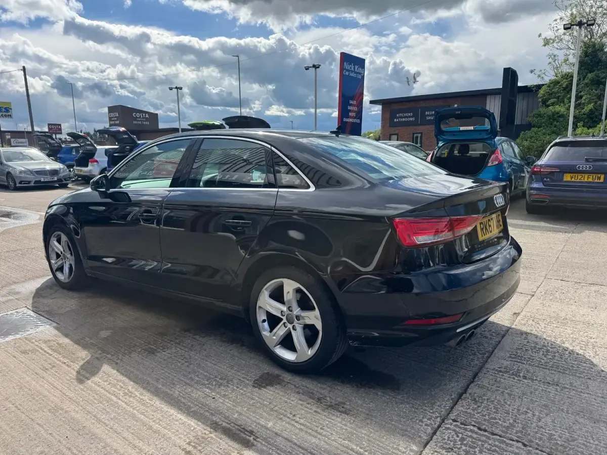 Usado Audi A3 Sport 150 HP (110 kW) 2017 Preto Sedan