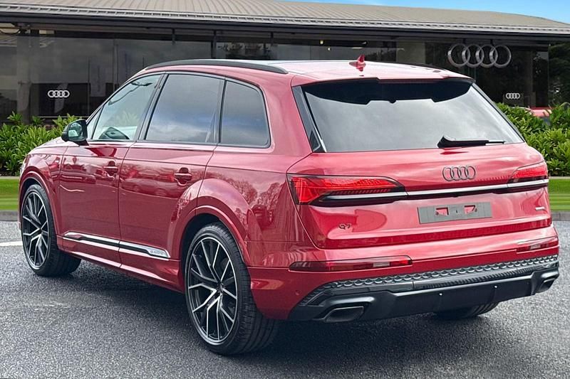 Ny Audi Q7 Black Edition 2026 Röd SUV