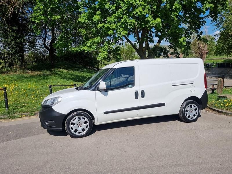Usado Fiat Doblò 2017 Branco Monovolume