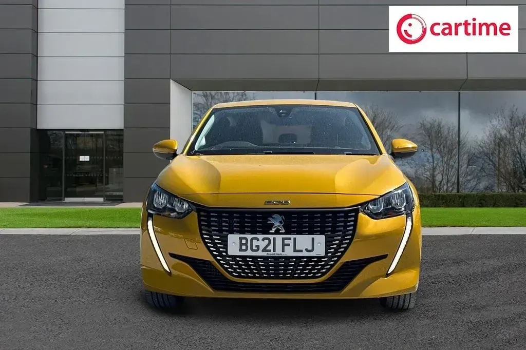Used Peugeot 208 Active Premium 102 HP (75 kW) 2021 Yellow Hatchback