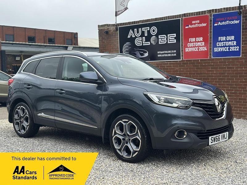Grey Used 2017 Renault Kadjar Dynamique SUV | £6,990 (Fair price) - Image 1/3